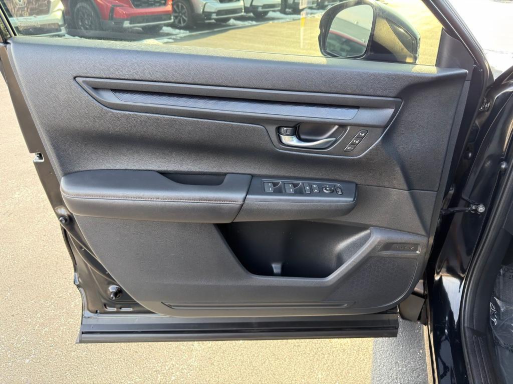 used 2025 Honda CR-V Hybrid car, priced at $35,900