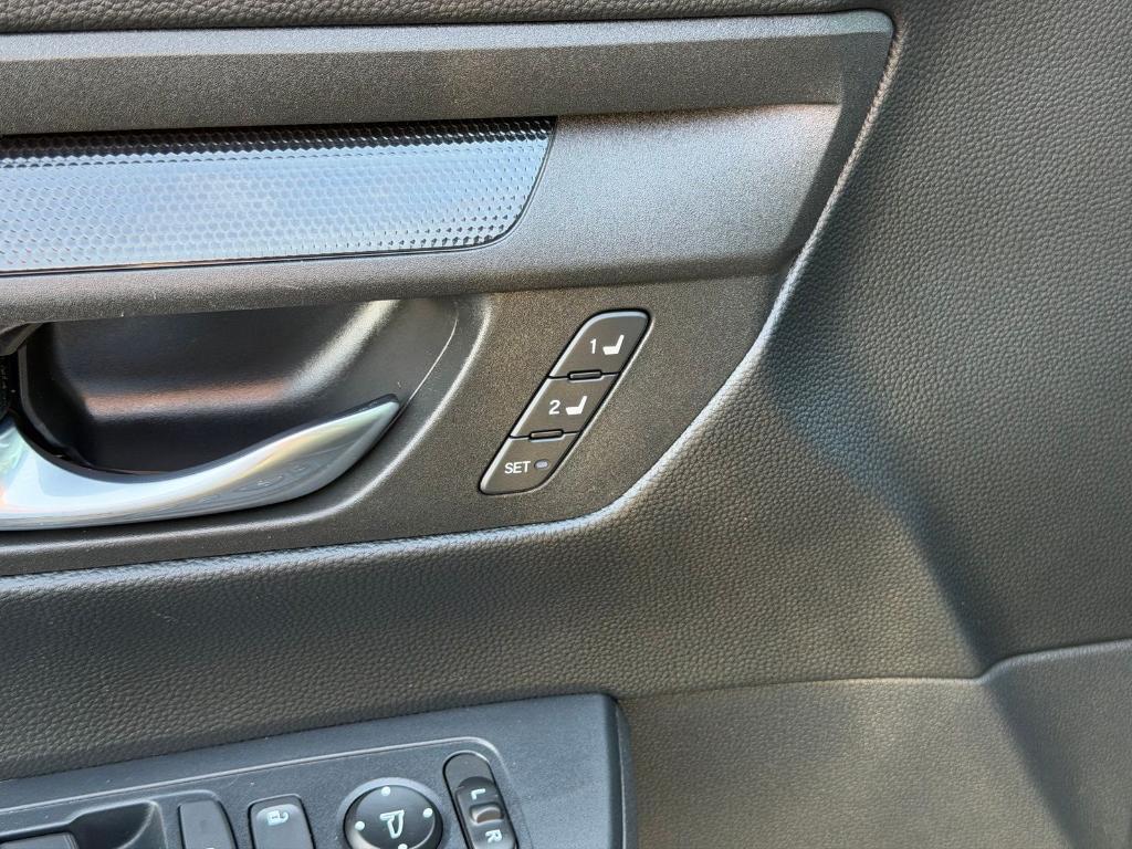 used 2025 Honda CR-V Hybrid car, priced at $35,900