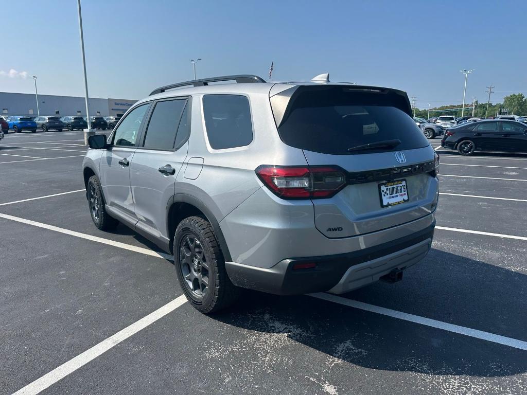 new 2025 Honda Pilot car, priced at $50,895