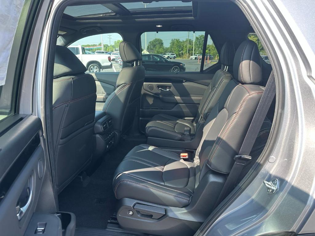 new 2025 Honda Pilot car, priced at $50,895