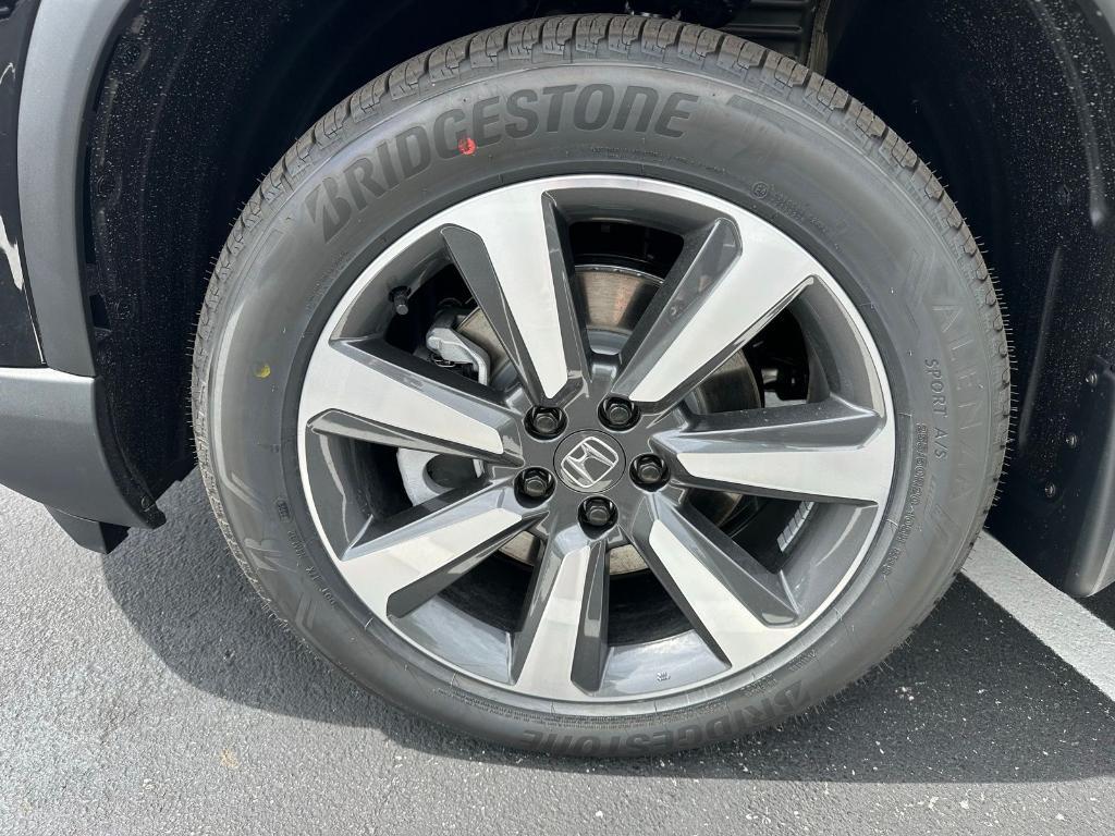 new 2025 Honda Pilot car, priced at $51,095