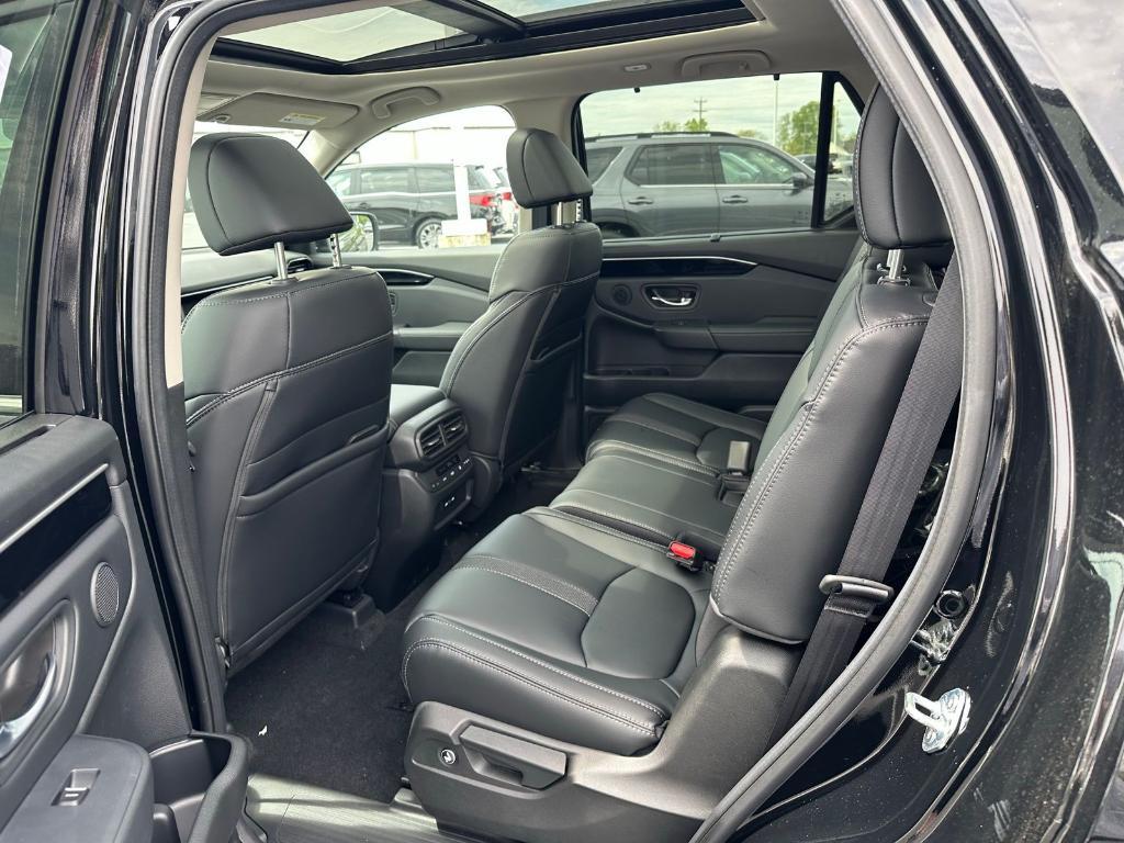 new 2025 Honda Pilot car, priced at $51,095
