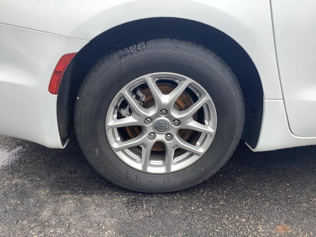 used 2024 Chrysler Pacifica car, priced at $27,999