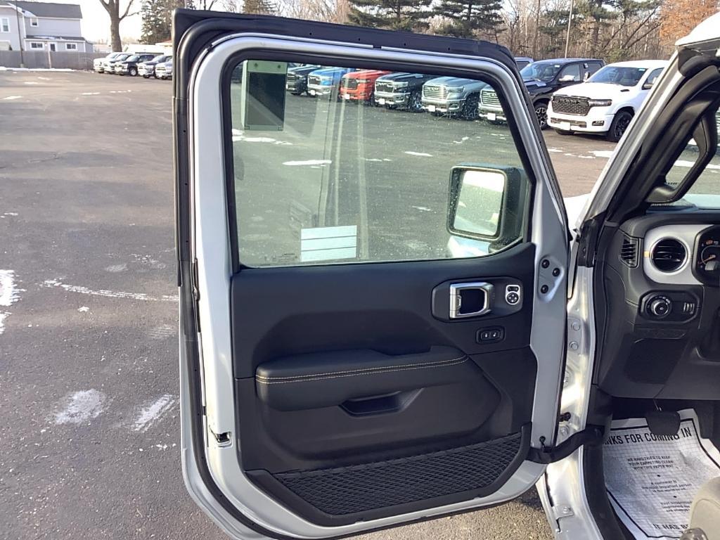 new 2024 Jeep Wrangler car, priced at $47,595