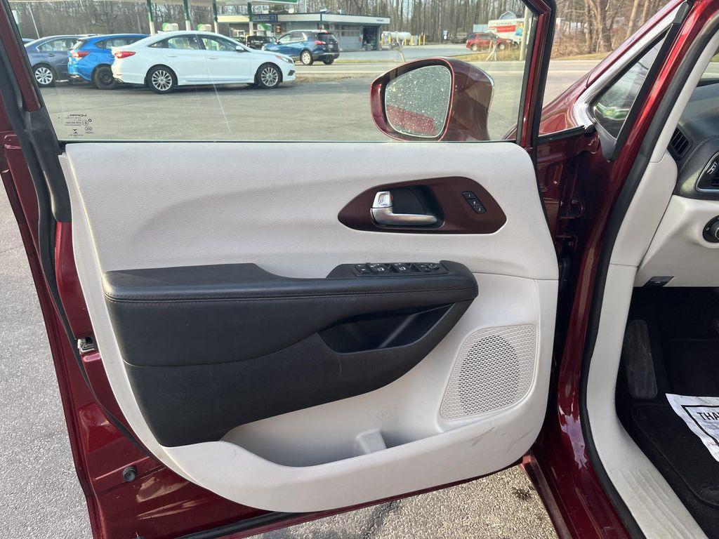 used 2020 Chrysler Pacifica car, priced at $21,000