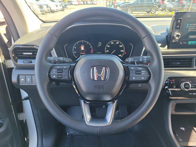 new 2025 Honda Pilot car, priced at $46,301