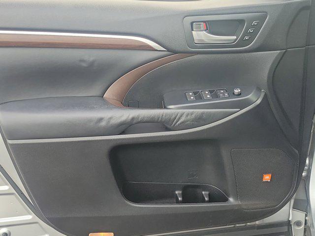 used 2015 Toyota Highlander car, priced at $19,326