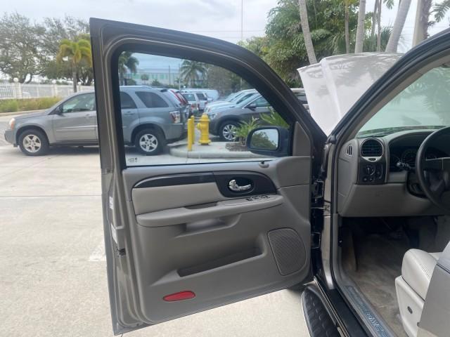 used 2006 GMC Envoy car, priced at $11,900