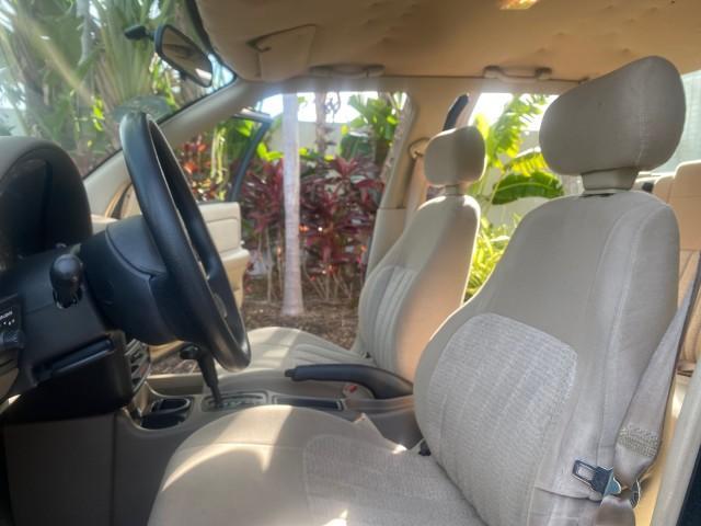 used 1995 Saturn SL car, priced at $5,900