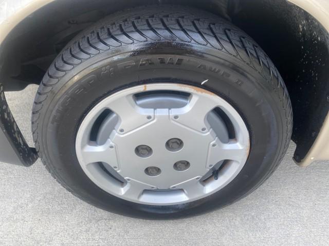 used 1995 Saturn SL car, priced at $5,900