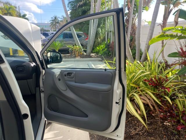 used 2006 Dodge Caravan car, priced at $10,900