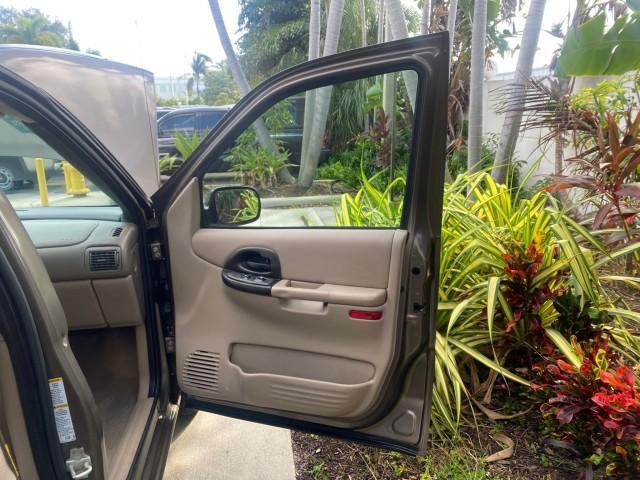 used 2005 Chevrolet Venture car, priced at $10,900
