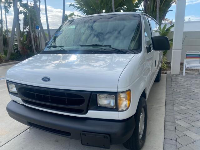 used 2000 Ford E150 car, priced at $9,900