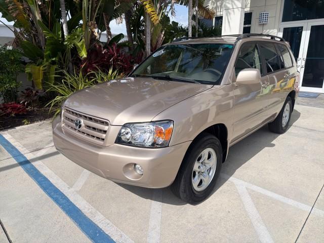 used 2007 Toyota Highlander car, priced at $12,900