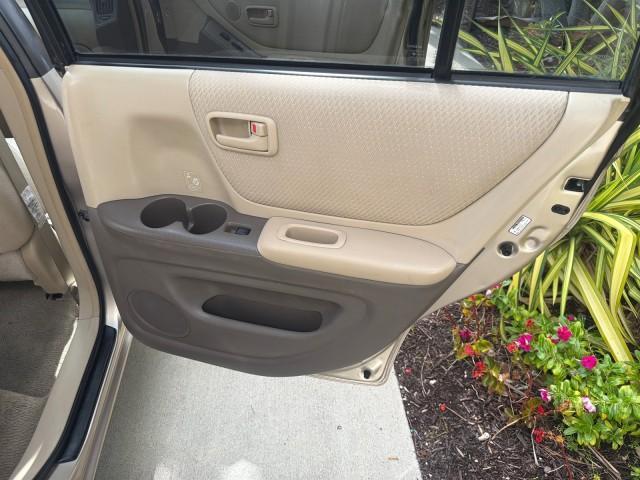used 2007 Toyota Highlander car, priced at $12,900
