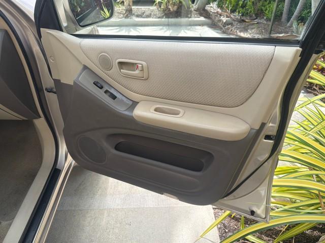 used 2007 Toyota Highlander car, priced at $12,900