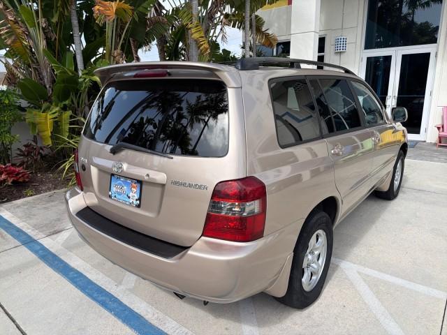 used 2007 Toyota Highlander car, priced at $12,900