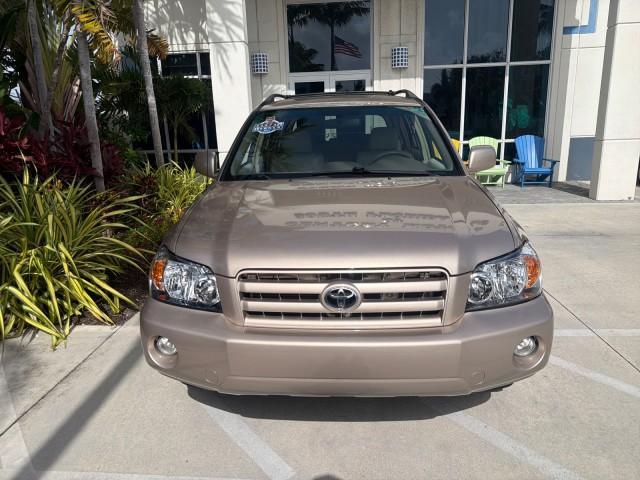 used 2007 Toyota Highlander car, priced at $12,900