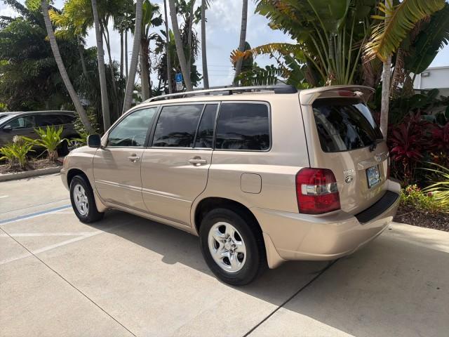 used 2007 Toyota Highlander car, priced at $12,900