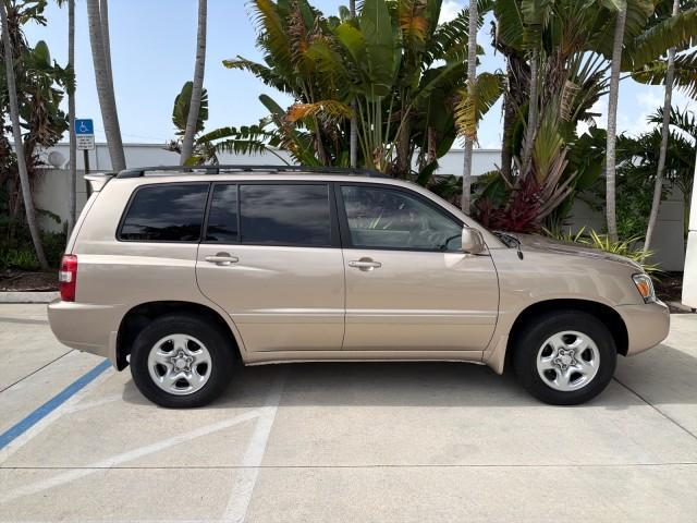 used 2007 Toyota Highlander car, priced at $12,900