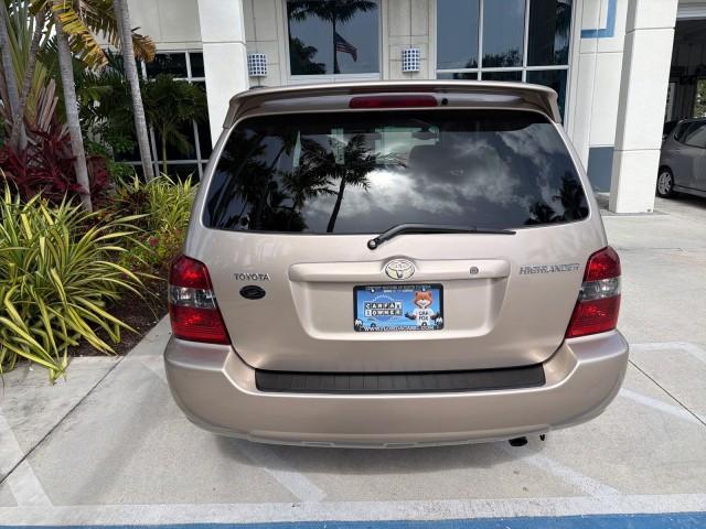 used 2007 Toyota Highlander car, priced at $12,900