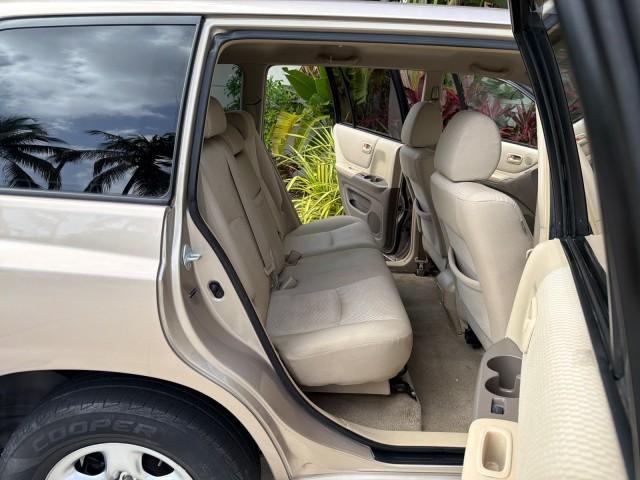used 2007 Toyota Highlander car, priced at $12,900