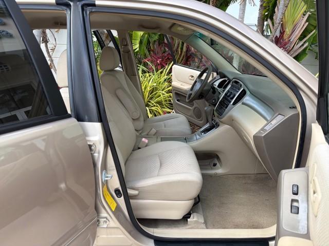 used 2007 Toyota Highlander car, priced at $12,900