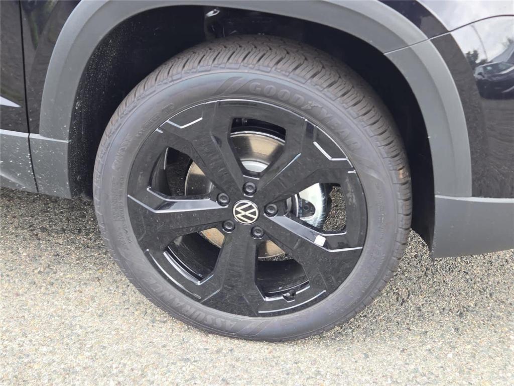 new 2025 Volkswagen Taos car, priced at $29,494