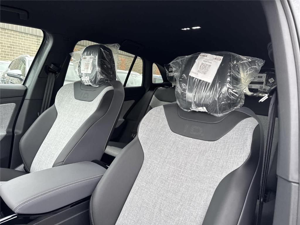 new 2025 Volkswagen ID.4 car, priced at $41,090
