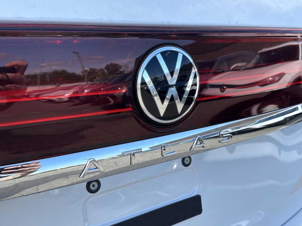 new 2026 Volkswagen Atlas car, priced at $45,312