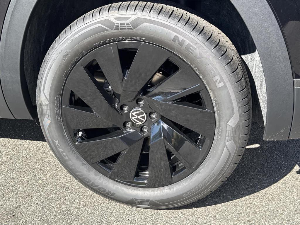 new 2026 Volkswagen Atlas Cross Sport car, priced at $44,641