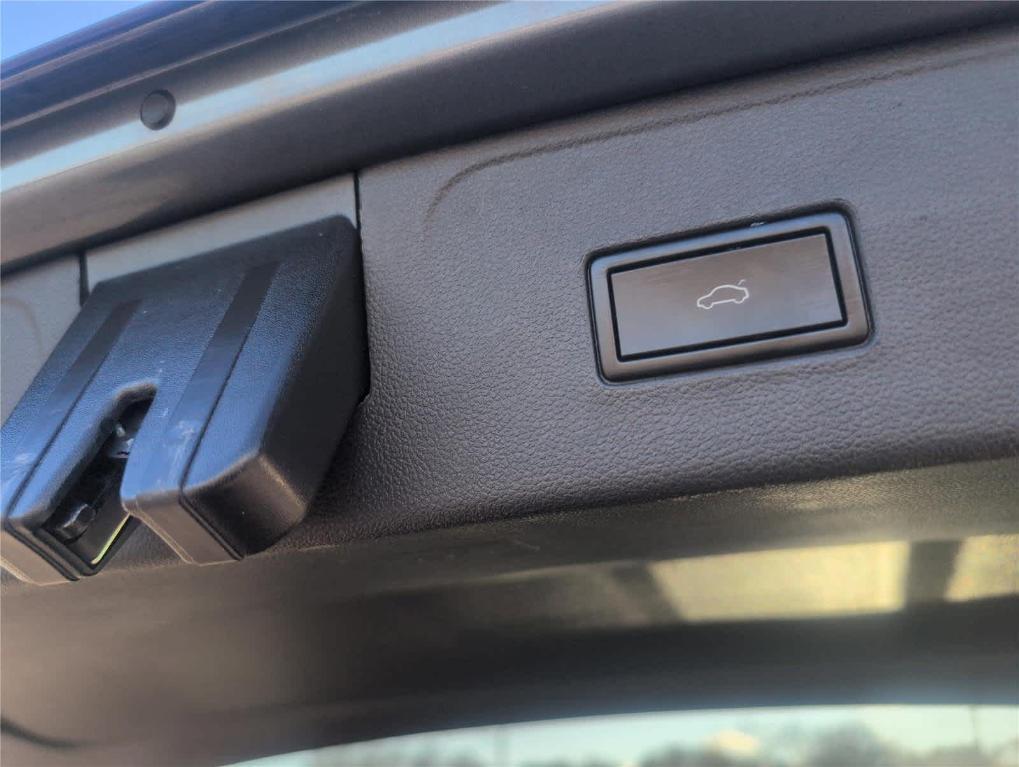 used 2021 Volkswagen Atlas car, priced at $25,991