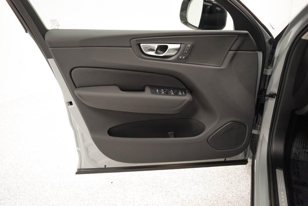 new 2026 Volvo XC60 Plug-In Hybrid car, priced at $68,875