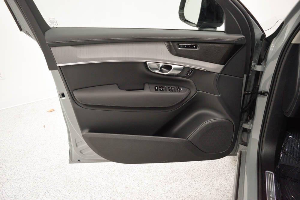 new 2026 Volvo XC90 car, priced at $76,105