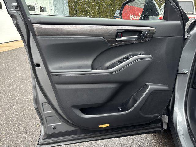 used 2026 Toyota Highlander car, priced at $53,500