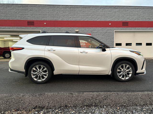 used 2023 Toyota Highlander car, priced at $32,500