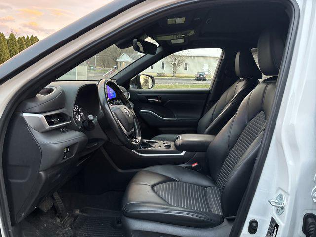 used 2023 Toyota Highlander car, priced at $32,500