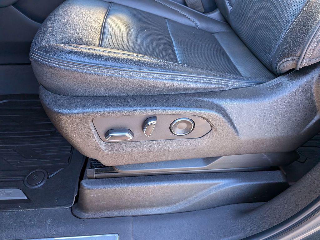 used 2021 GMC Yukon car, priced at $39,498