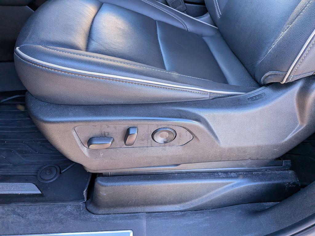 used 2025 GMC Yukon XL car, priced at $65,000