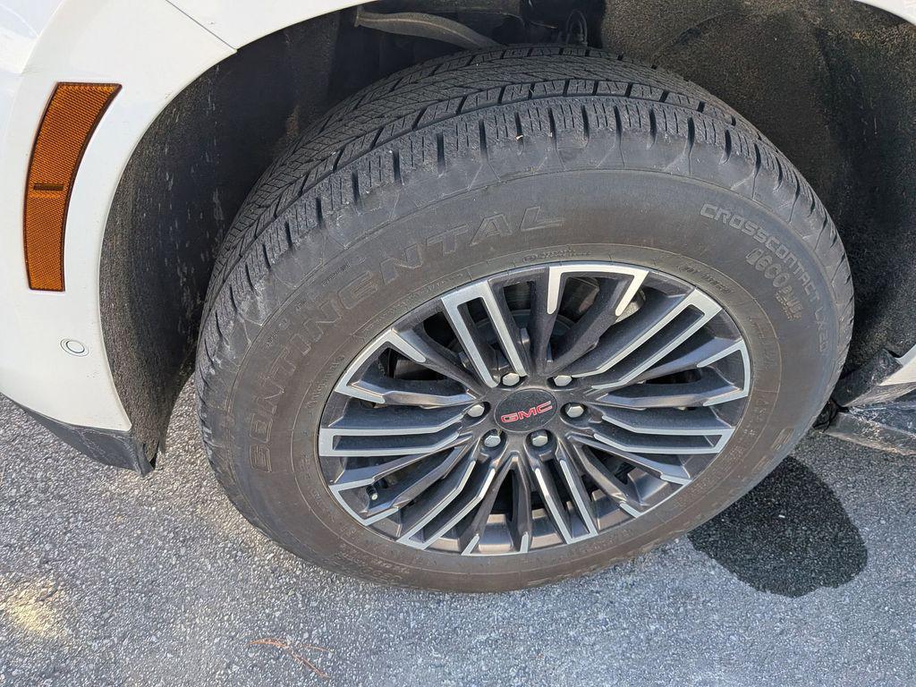 used 2025 GMC Yukon XL car