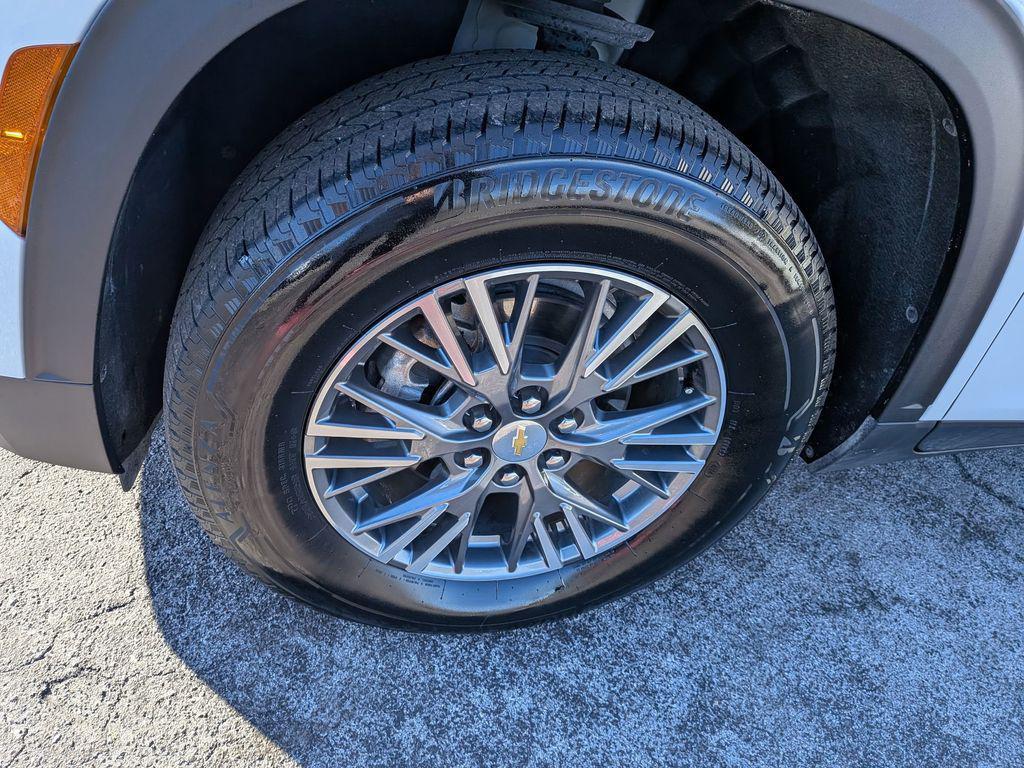 used 2025 Chevrolet Traverse car, priced at $35,000