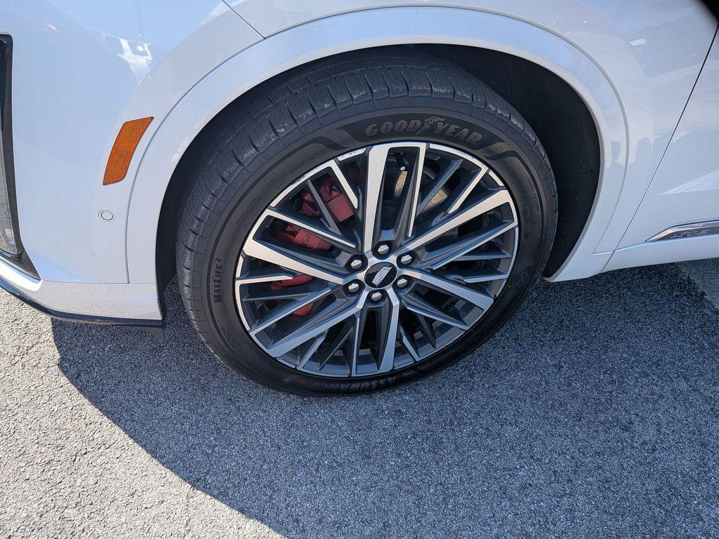 used 2024 Cadillac XT6 car, priced at $48,998