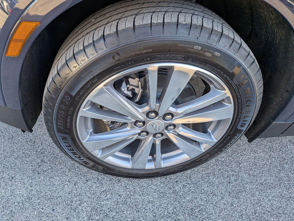 used 2025 Cadillac XT5 car, priced at $41,998