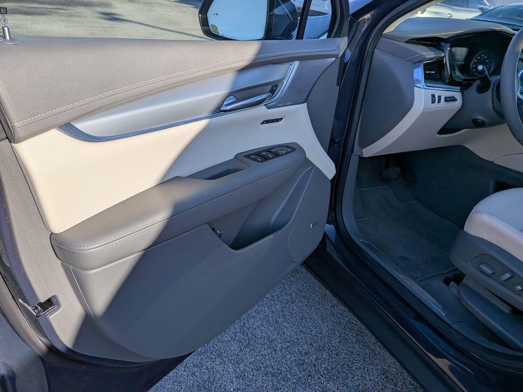 used 2025 Cadillac XT5 car, priced at $41,998