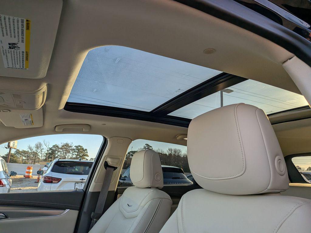 used 2025 Cadillac XT5 car, priced at $41,998