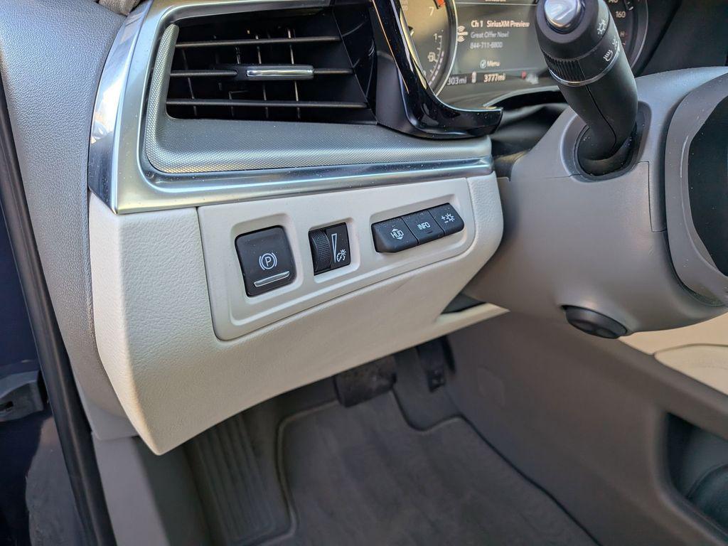 used 2025 Cadillac XT5 car, priced at $41,998