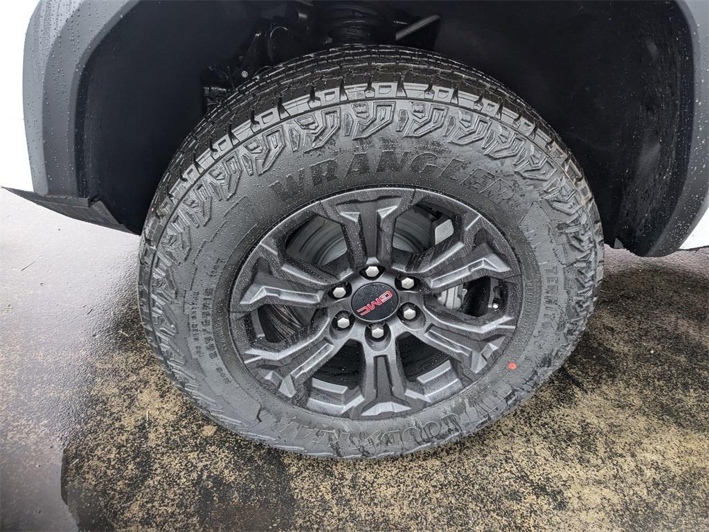 new 2025 GMC Canyon car, priced at $37,867