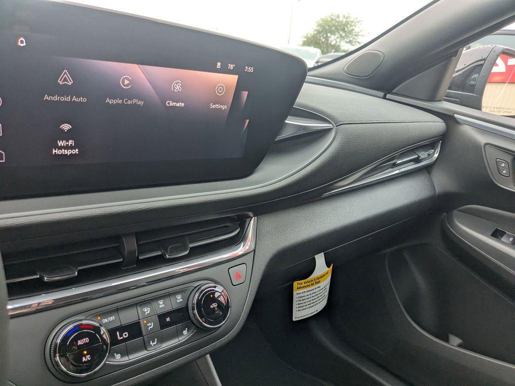 new 2025 Buick Envista car, priced at $26,725