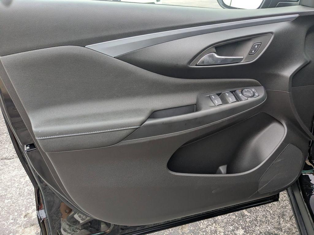 new 2025 Buick Envista car, priced at $26,725