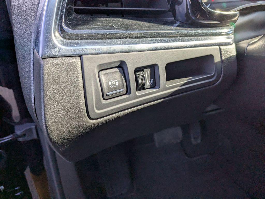 used 2025 Cadillac XT5 car, priced at $38,495